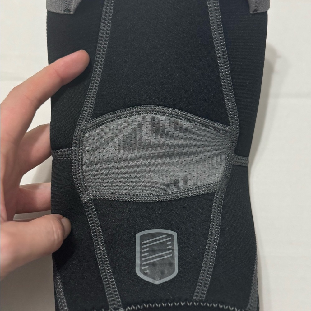 Black Knee Sleeve with Open Patella - Picture 5 of 5